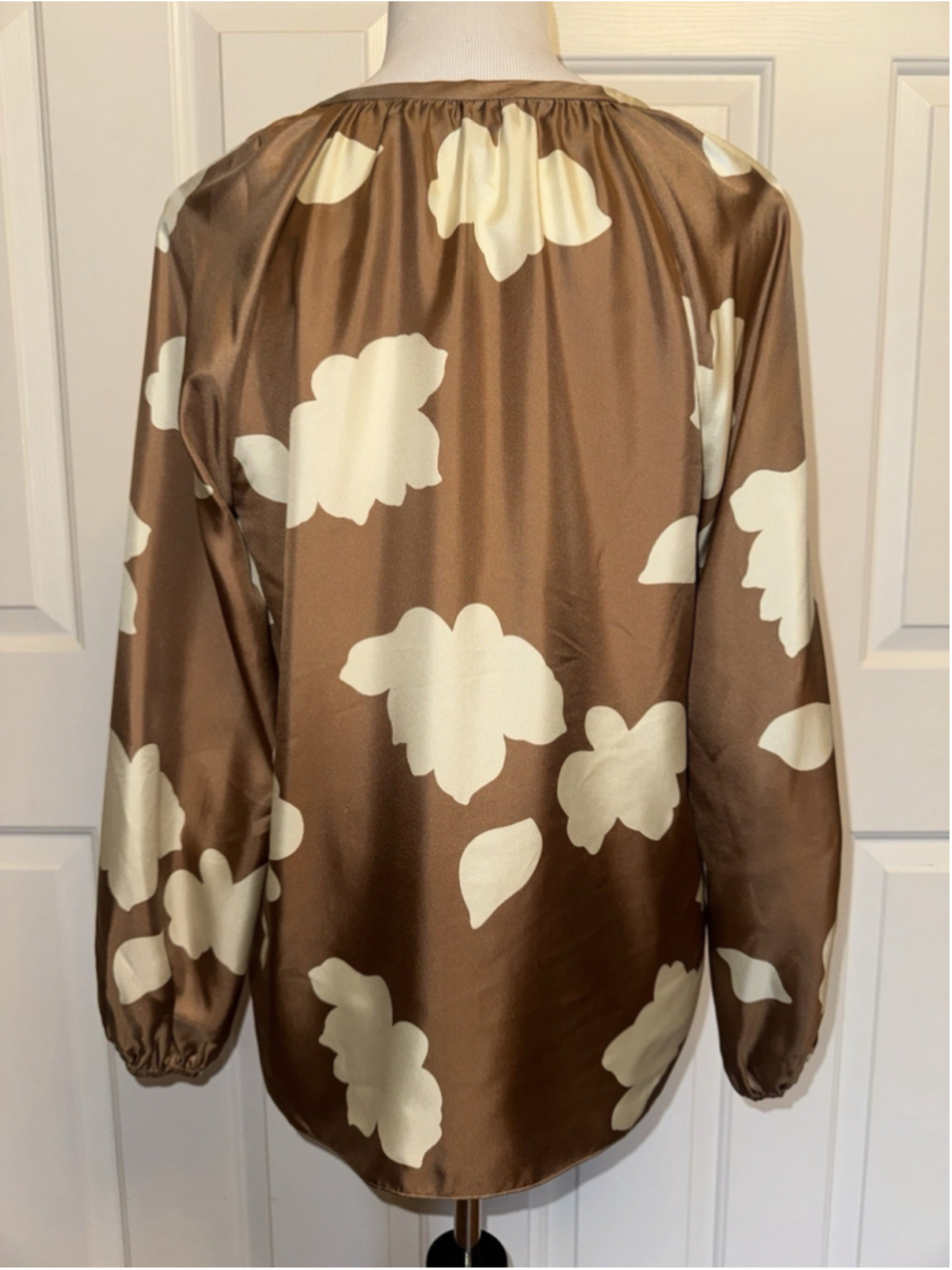 Theory Silk Floral Blouse Neutral Minimalist Quiet Luxury Work Top Women's Small - Picture 2 of 11